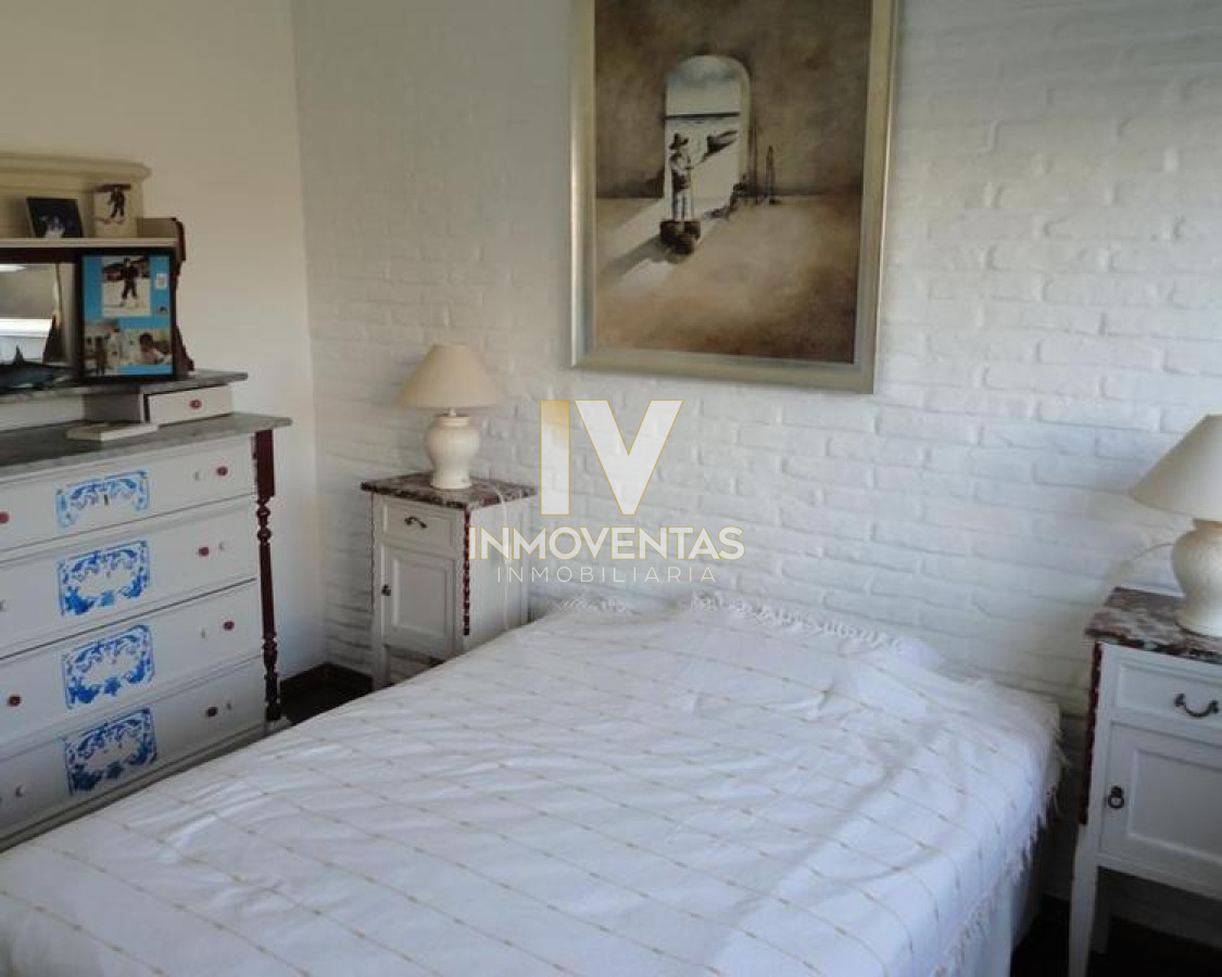 Casa ID.1309 - Venta y alquiler temporario de gran casa en Pinares a una cuadra de la Playa