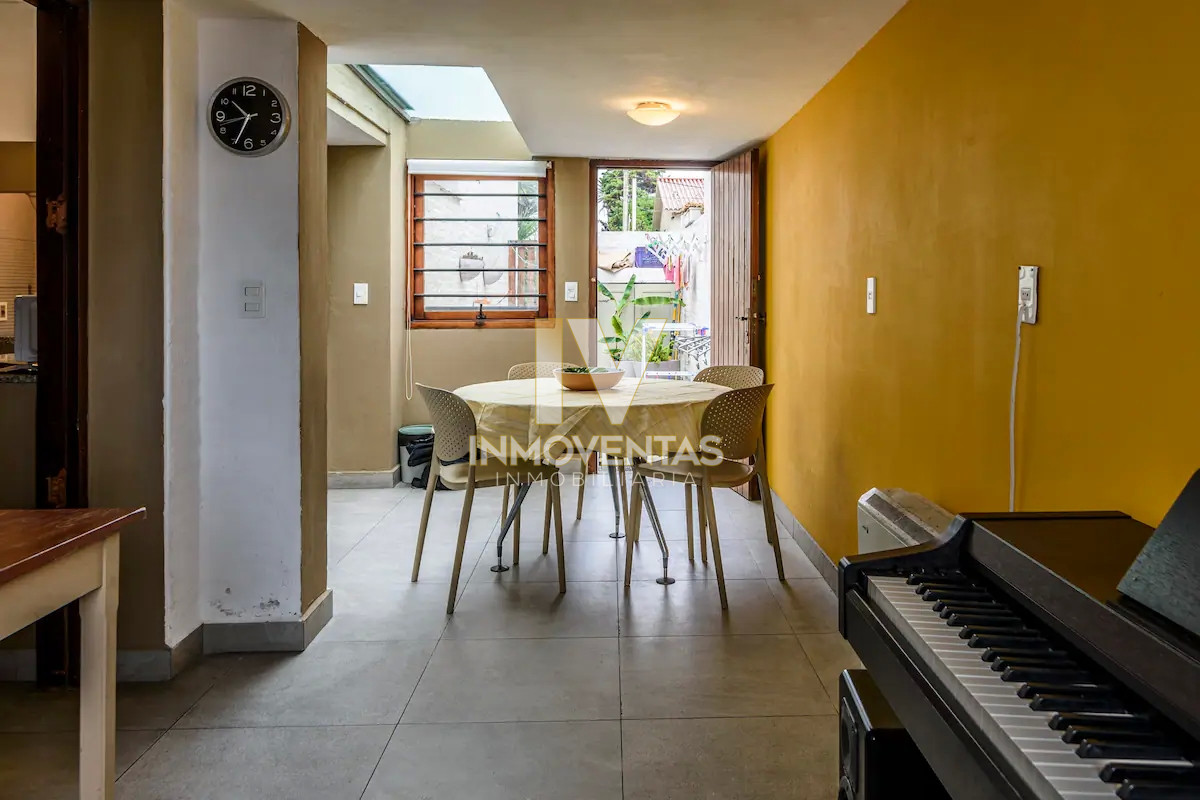 Casa ID.4714 - Casa de seis dormitorios en primera linea frente al mar en Península de Punta del Este