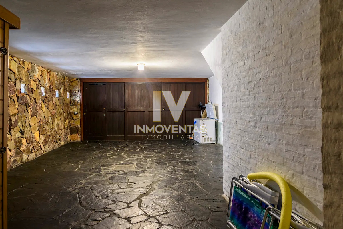 Casa ID.4714 - Casa de seis dormitorios en primera linea frente al mar en Península de Punta del Este