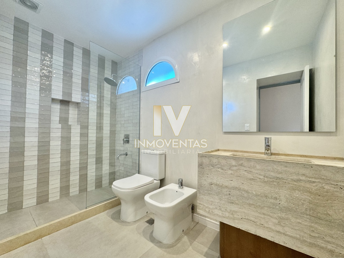 Casa ID.4716 - Casa de 4 dormitorios en venta en Península, Punta del Este.