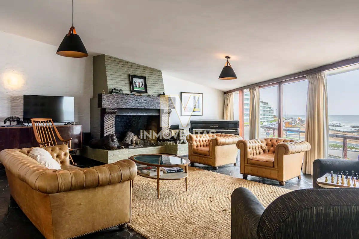 Casa ID.4714 - Casa de seis dormitorios en primera linea frente al mar en Península de Punta del Este