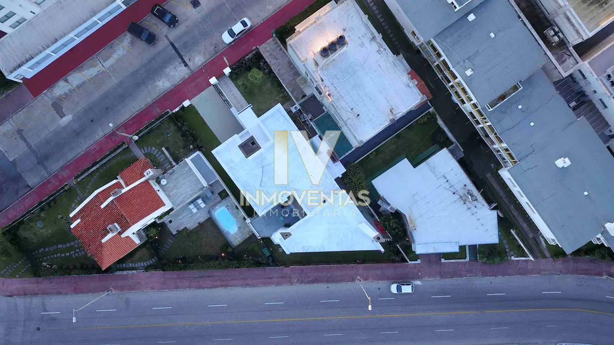 Casa ID.4714 - Casa de seis dormitorios en primera linea frente al mar en Península de Punta del Este