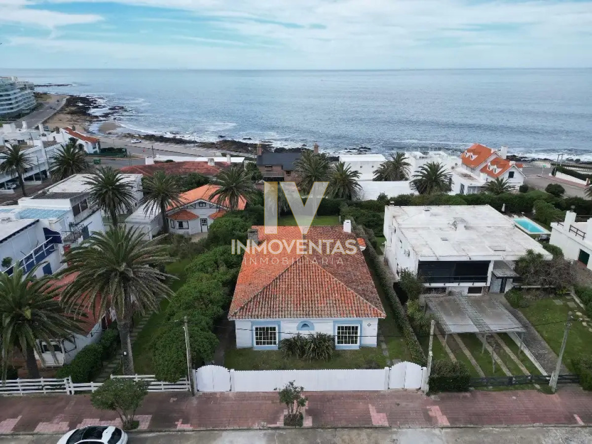 Casa ID.4716 - Casa de 4 dormitorios en venta en Península, Punta del Este.