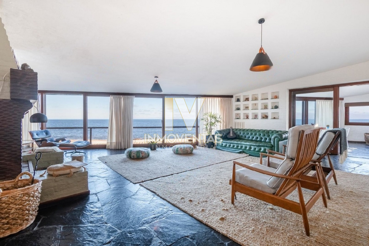 Casa ID.4714 - Casa de seis dormitorios en primera linea frente al mar en Península de Punta del Este