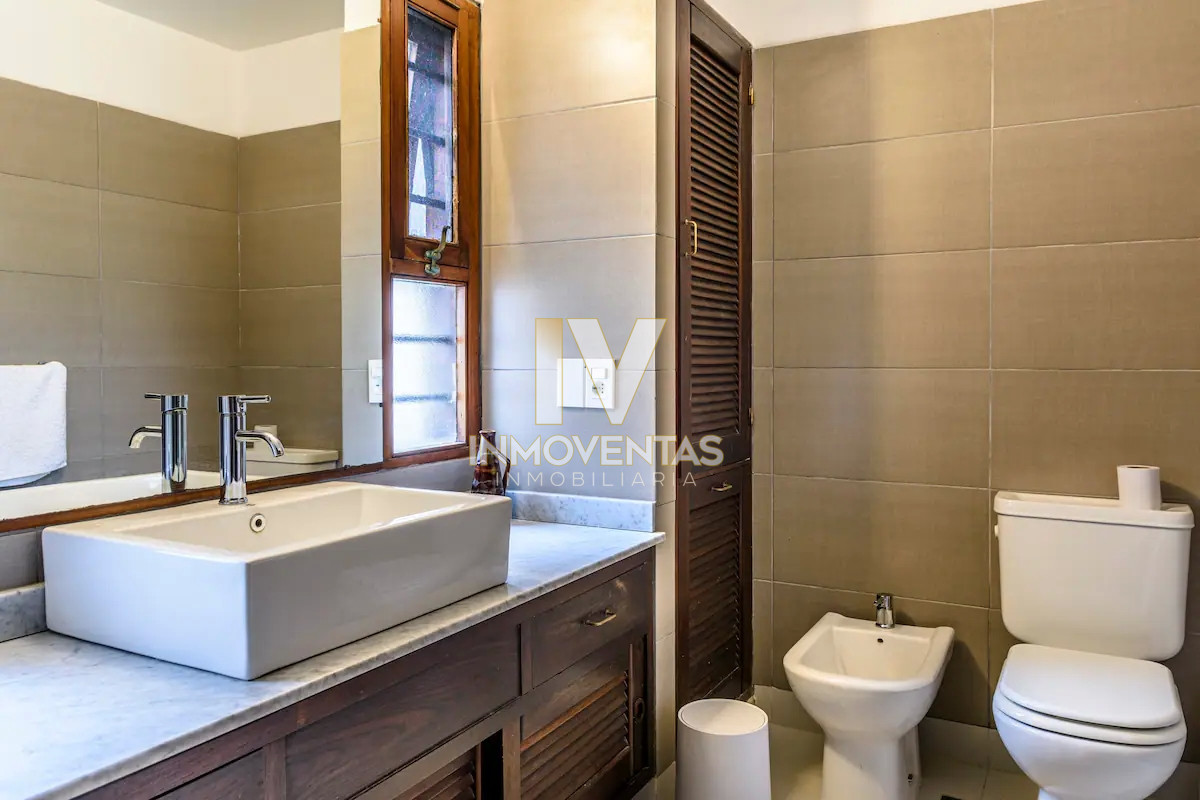 Casa ID.4714 - Casa de seis dormitorios en primera linea frente al mar en Península de Punta del Este