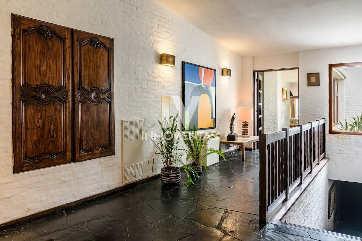 Casa ID.4714 - Casa de seis dormitorios en primera linea frente al mar en Península de Punta del Este