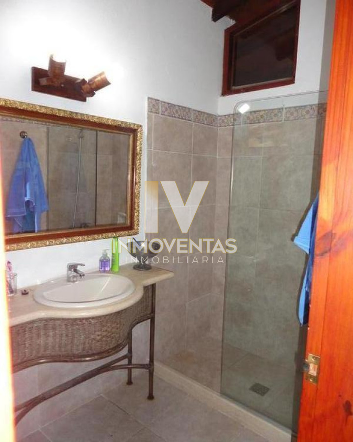 Casa ID.1309 - Venta y alquiler temporario de gran casa en Pinares a una cuadra de la Playa