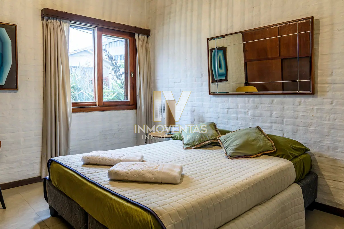 Casa ID.4714 - Casa de seis dormitorios en primera linea frente al mar en Península de Punta del Este