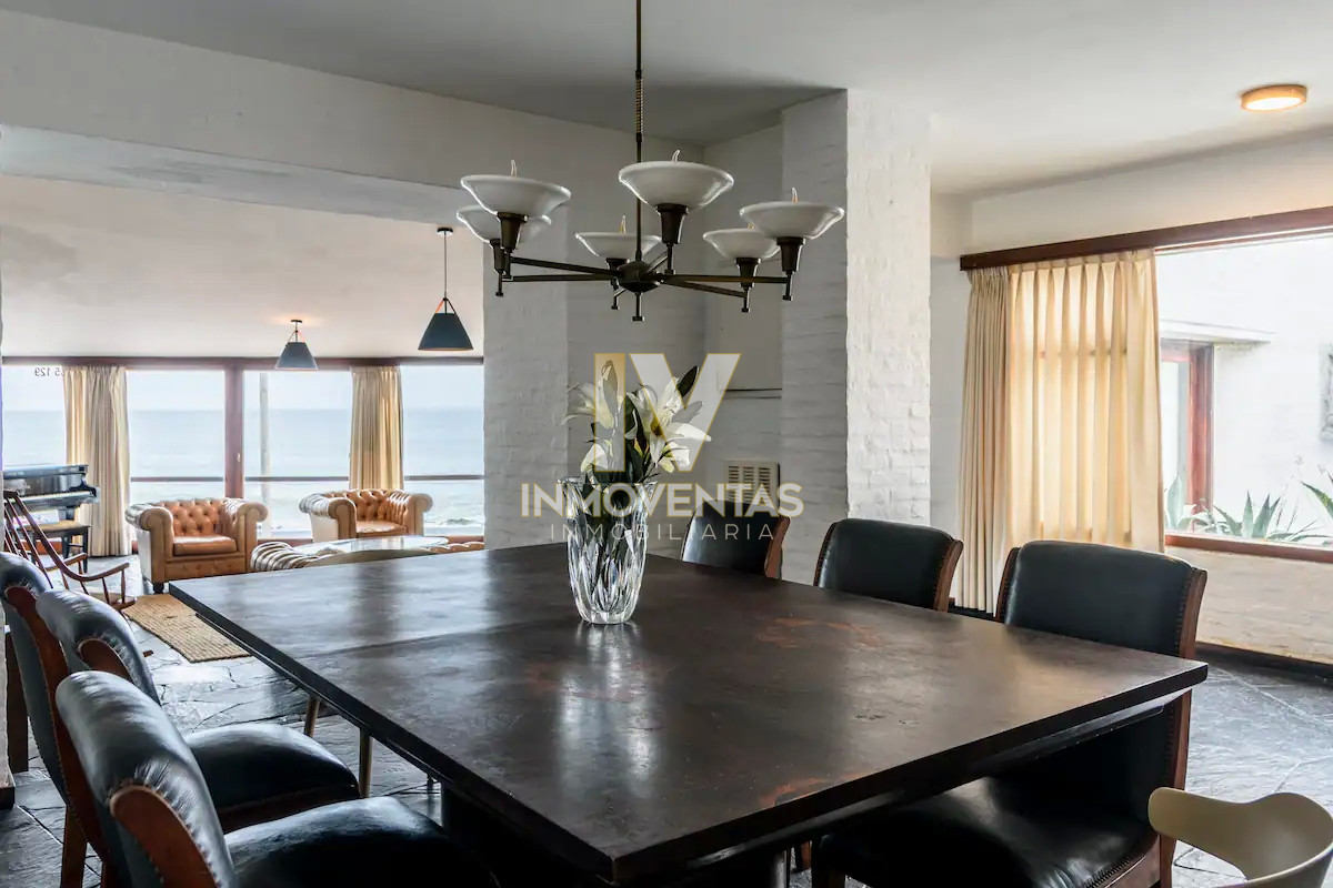 Casa ID.4714 - Casa de seis dormitorios en primera linea frente al mar en Península de Punta del Este