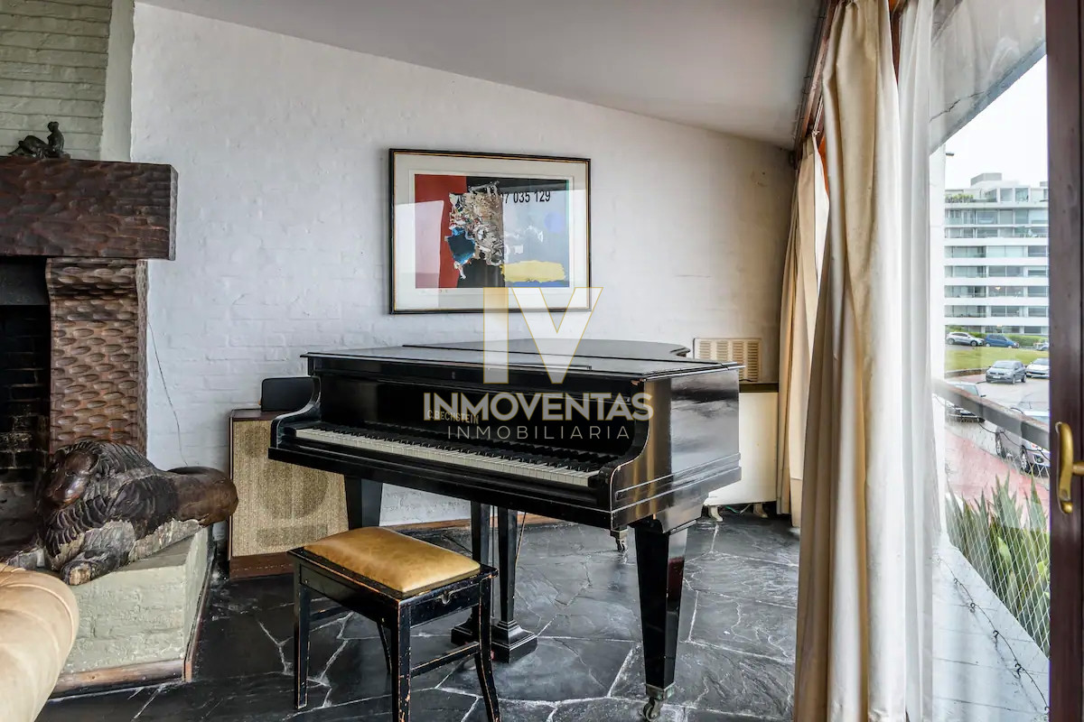 Casa ID.4714 - Casa de seis dormitorios en primera linea frente al mar en Península de Punta del Este