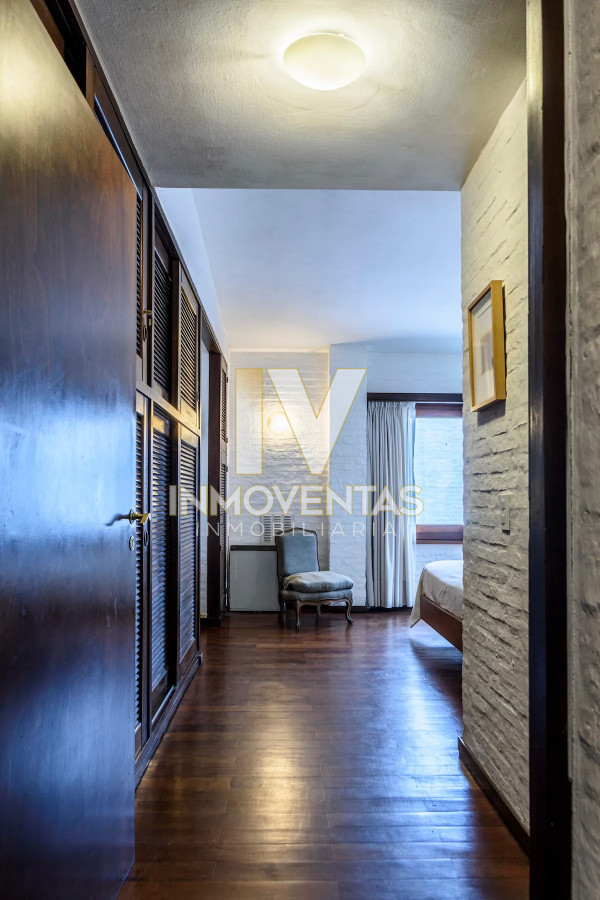 Casa ID.4714 - Casa de seis dormitorios en primera linea frente al mar en Península de Punta del Este