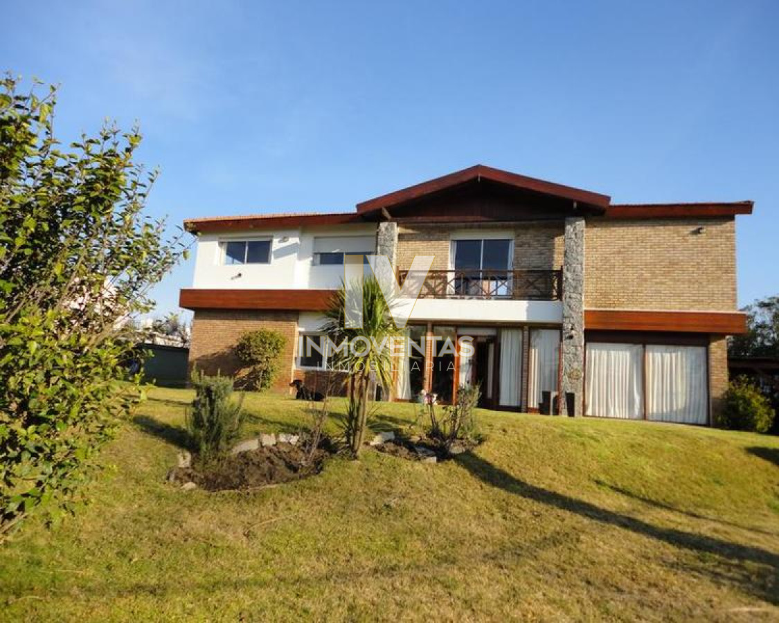 Casa ID.1309 - Venta y alquiler temporario de gran casa en Pinares a una cuadra de la Playa