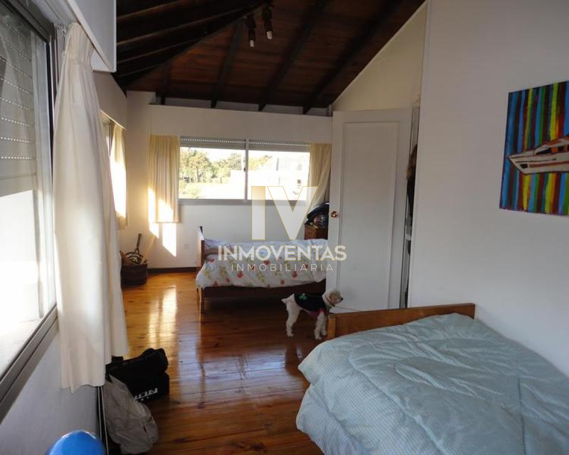 Casa ID.1309 - Venta y alquiler temporario de gran casa en Pinares a una cuadra de la Playa