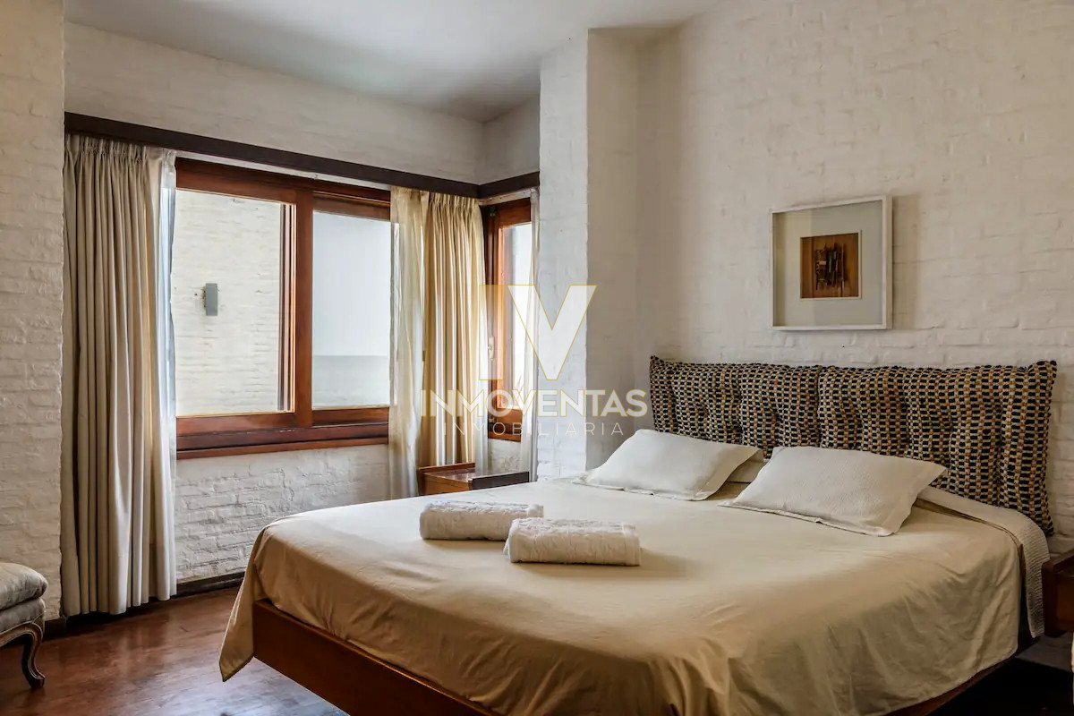 Casa ID.4714 - Casa de seis dormitorios en primera linea frente al mar en Península de Punta del Este