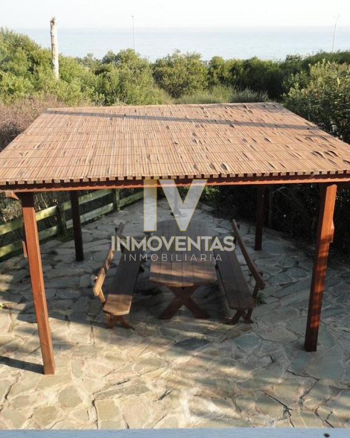 Casa ID.1309 - Venta y alquiler temporario de gran casa en Pinares a una cuadra de la Playa