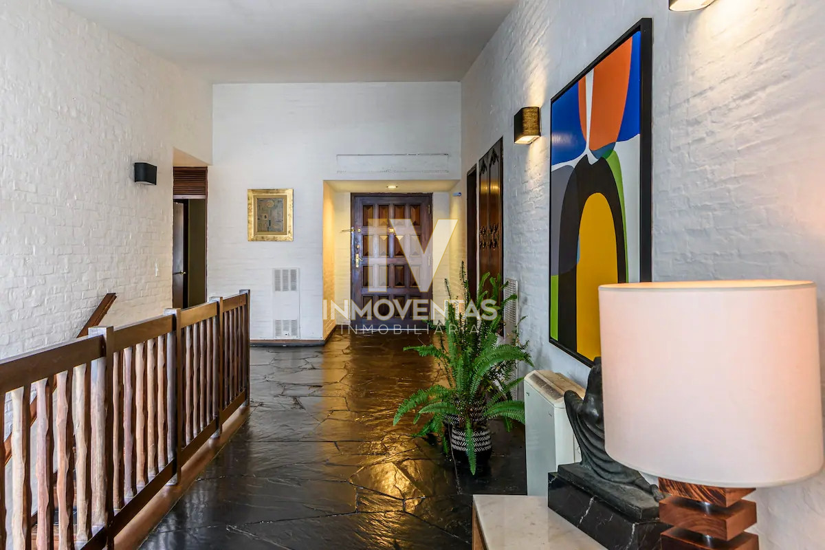 Casa ID.4714 - Casa de seis dormitorios en primera linea frente al mar en Península de Punta del Este