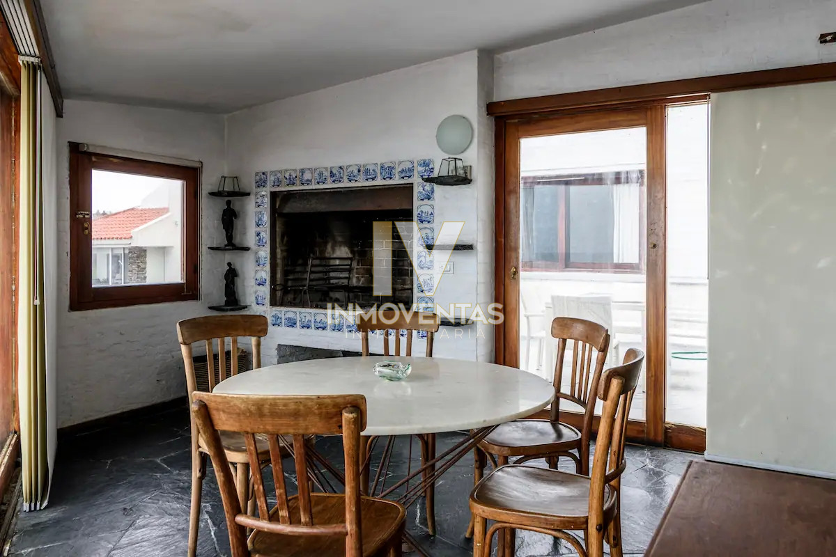 Casa ID.4714 - Casa de seis dormitorios en primera linea frente al mar en Península de Punta del Este