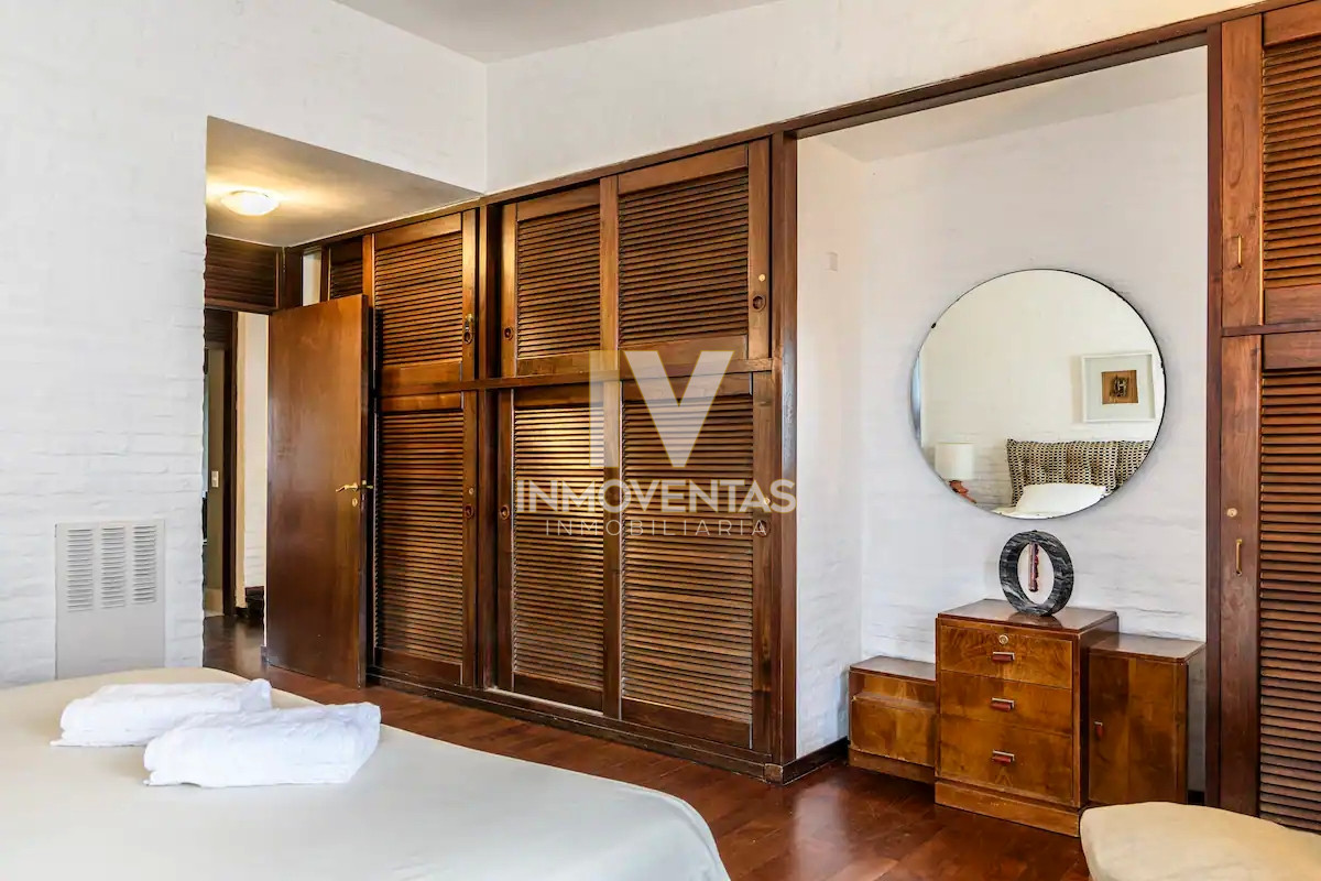 Casa ID.4714 - Casa de seis dormitorios en primera linea frente al mar en Península de Punta del Este