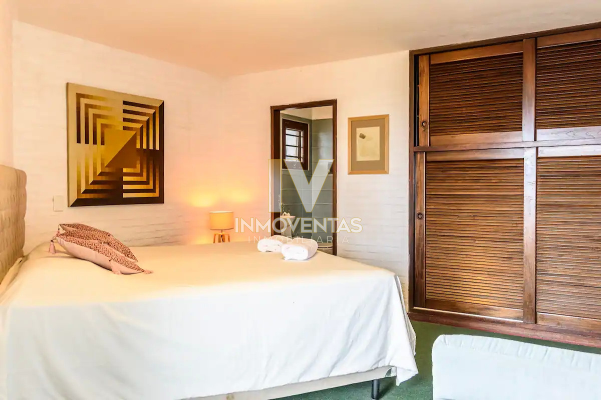 Casa ID.4714 - Casa de seis dormitorios en primera linea frente al mar en Península de Punta del Este