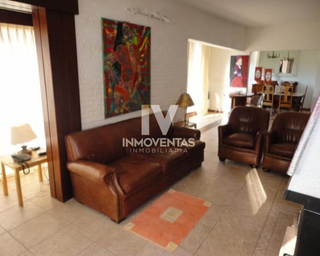 Casa ID.1309 - Venta y alquiler temporario de gran casa en Pinares a una cuadra de la Playa