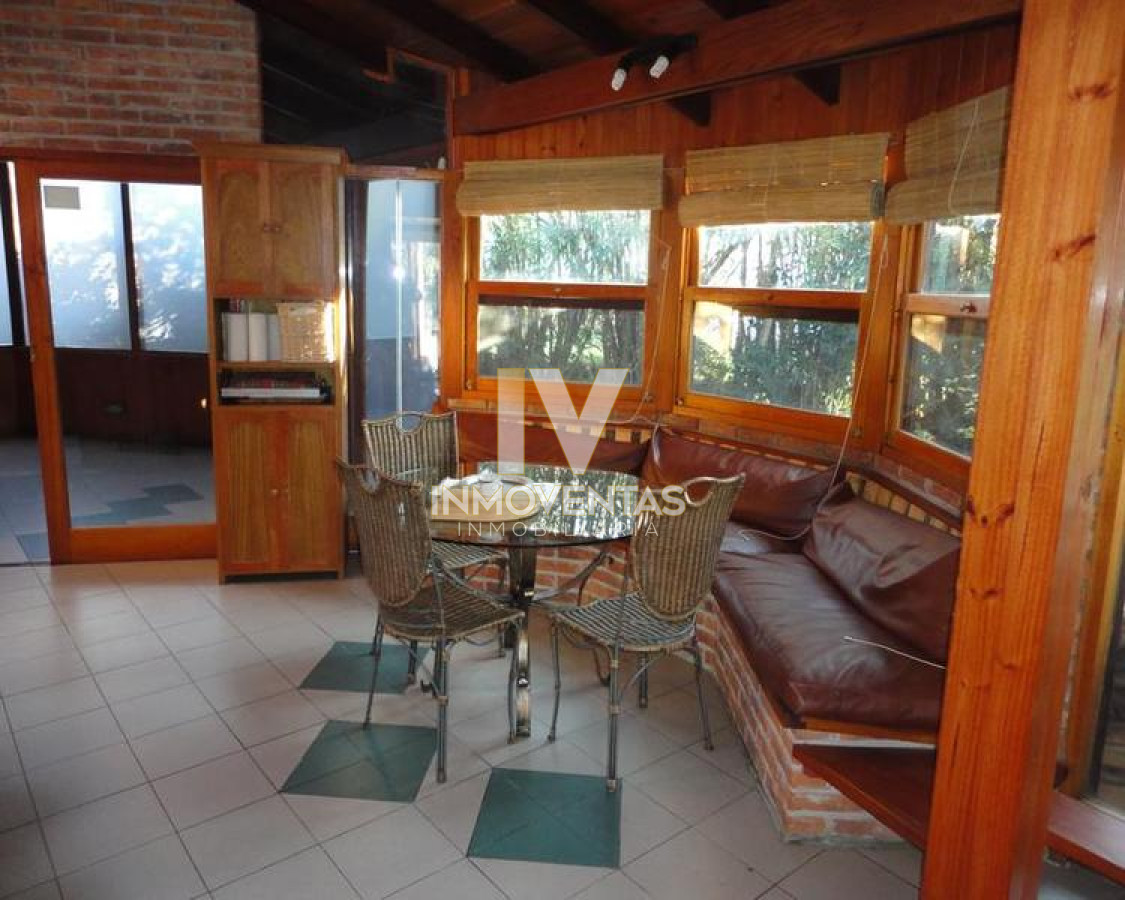 Casa ID.1309 - Venta y alquiler temporario de gran casa en Pinares a una cuadra de la Playa