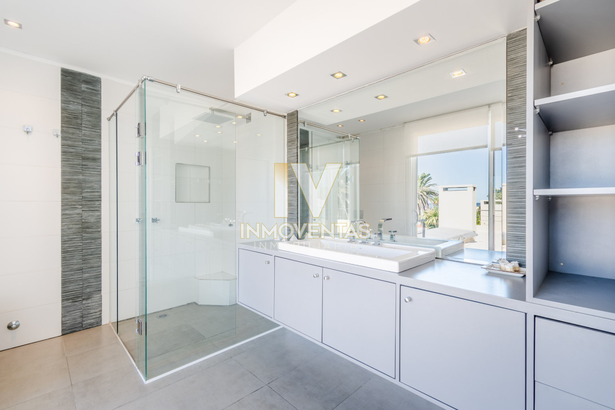 Casa ID.4713 - Casa en el Puerto de Punta del Este en Venta