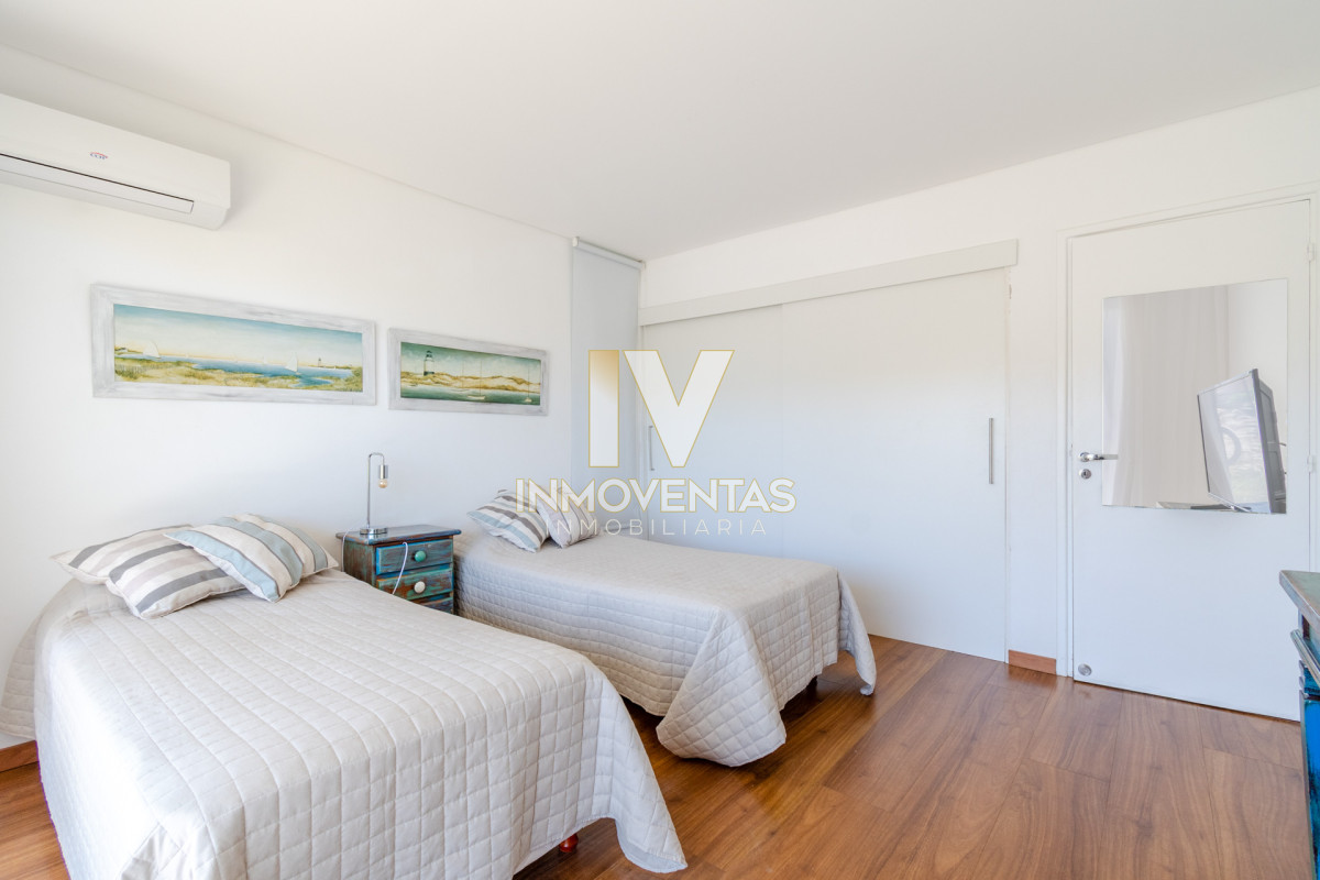 Casa ID.4713 - Casa en el Puerto de Punta del Este en Venta