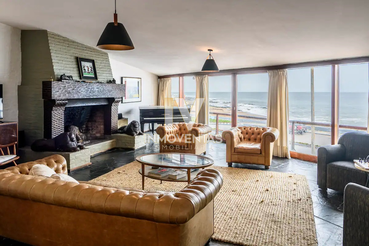 Casa ID.4714 - Casa de seis dormitorios en primera linea frente al mar en Península de Punta del Este