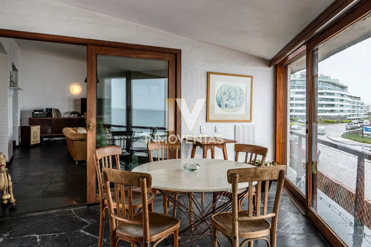 Casa ID.4714 - Casa de seis dormitorios en primera linea frente al mar en Península de Punta del Este