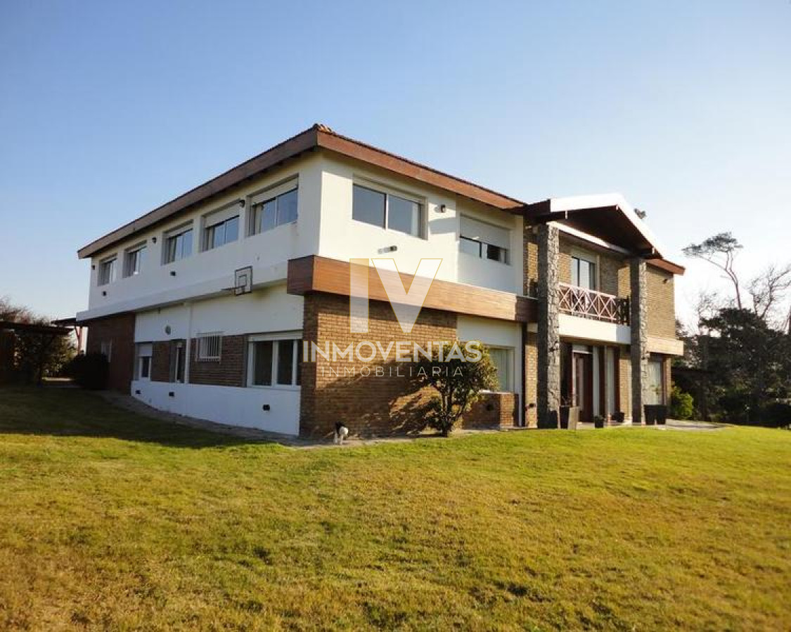 Casa ID.1309 - Venta y alquiler temporario de gran casa en Pinares a una cuadra de la Playa