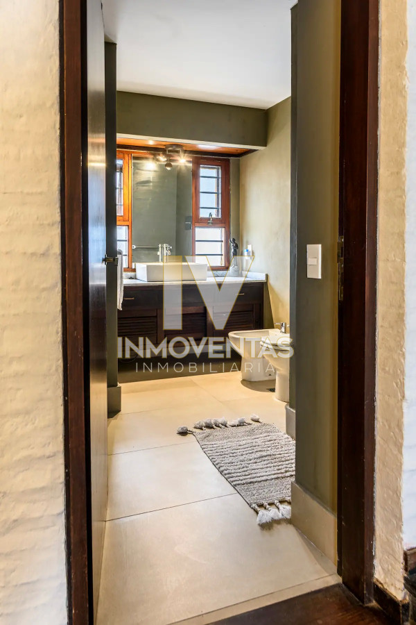 Casa ID.4714 - Casa de seis dormitorios en primera linea frente al mar en Península de Punta del Este