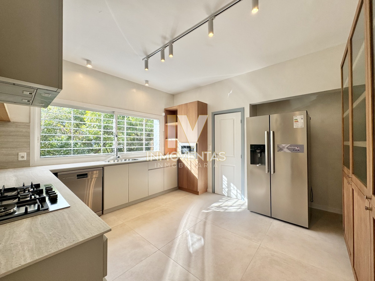 Casa ID.4716 - Casa de 4 dormitorios en venta en Península, Punta del Este.