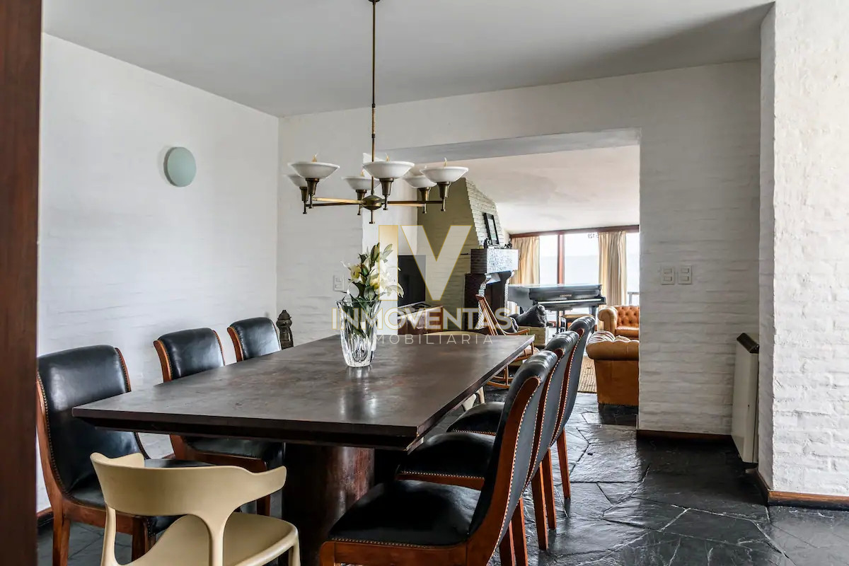 Casa ID.4714 - Casa de seis dormitorios en primera linea frente al mar en Península de Punta del Este