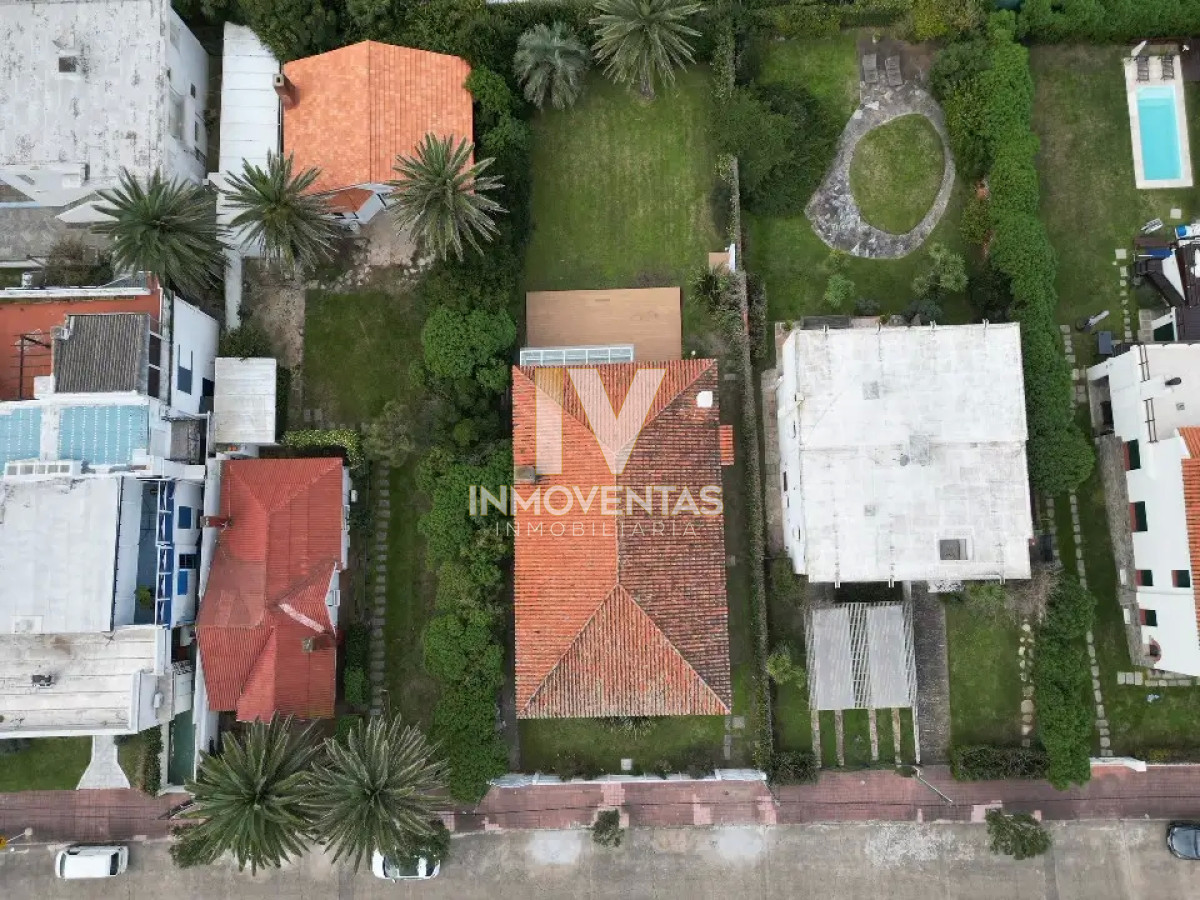 Casa ID.4716 - Casa de 4 dormitorios en venta en Península, Punta del Este.