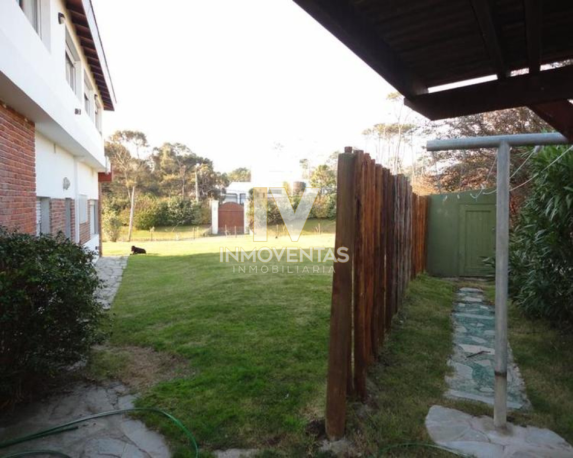 Casa ID.1309 - Venta y alquiler temporario de gran casa en Pinares a una cuadra de la Playa