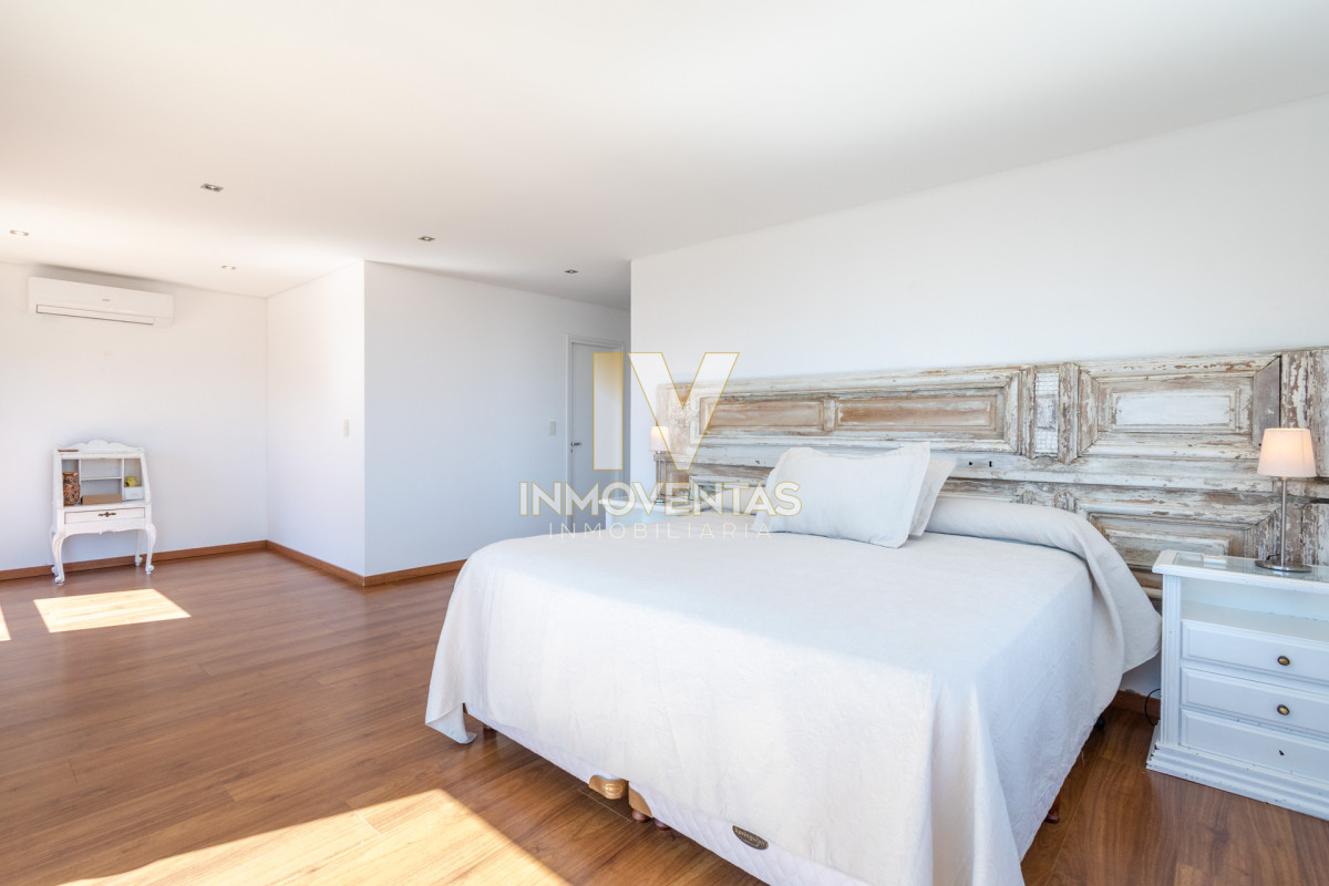 Casa ID.4713 - Casa en el Puerto de Punta del Este en Venta