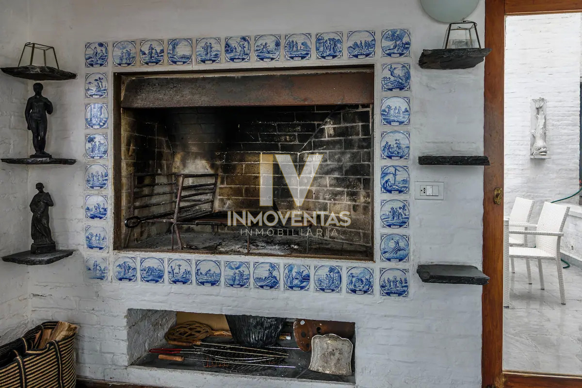 Casa ID.4714 - Casa de seis dormitorios en primera linea frente al mar en Península de Punta del Este