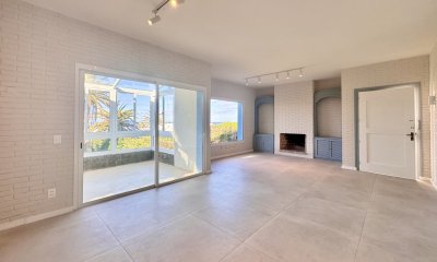 Casa de 4 dormitorios en venta en Península, Punta del Este.