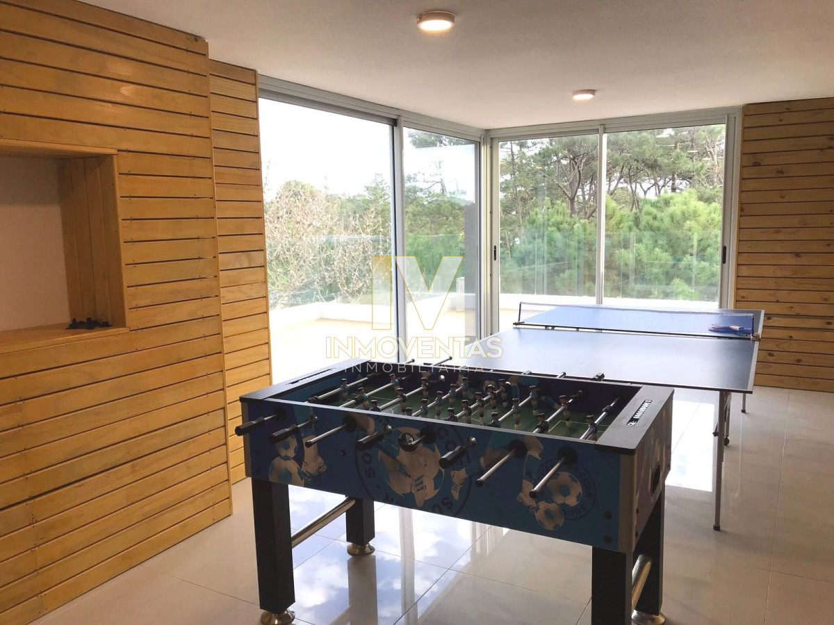 Apartamento ID.1336 - Moderno Apartamento de Dos Dormitorios con Balcón en Venta - Punta del Este