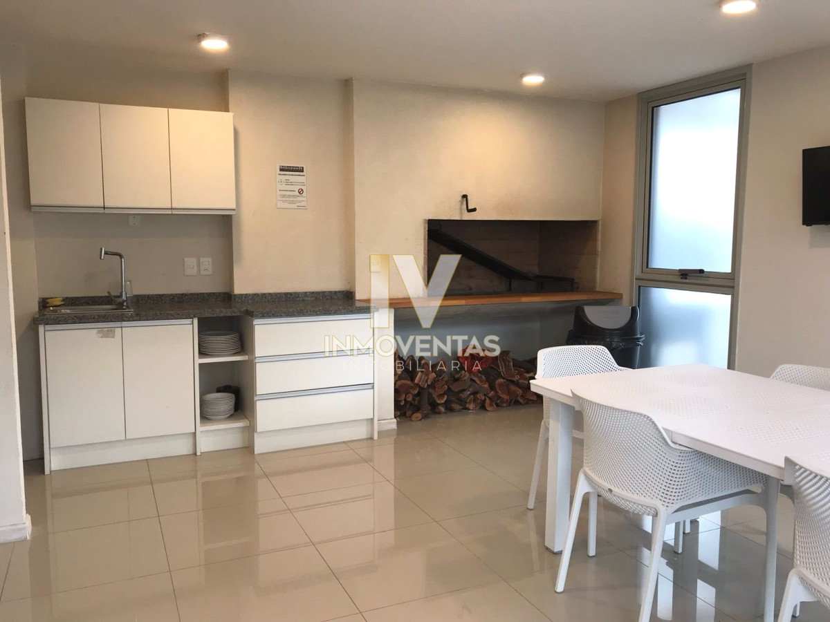 Apartamento ID.1336 - Moderno Apartamento de Dos Dormitorios con Balcón en Venta - Punta del Este