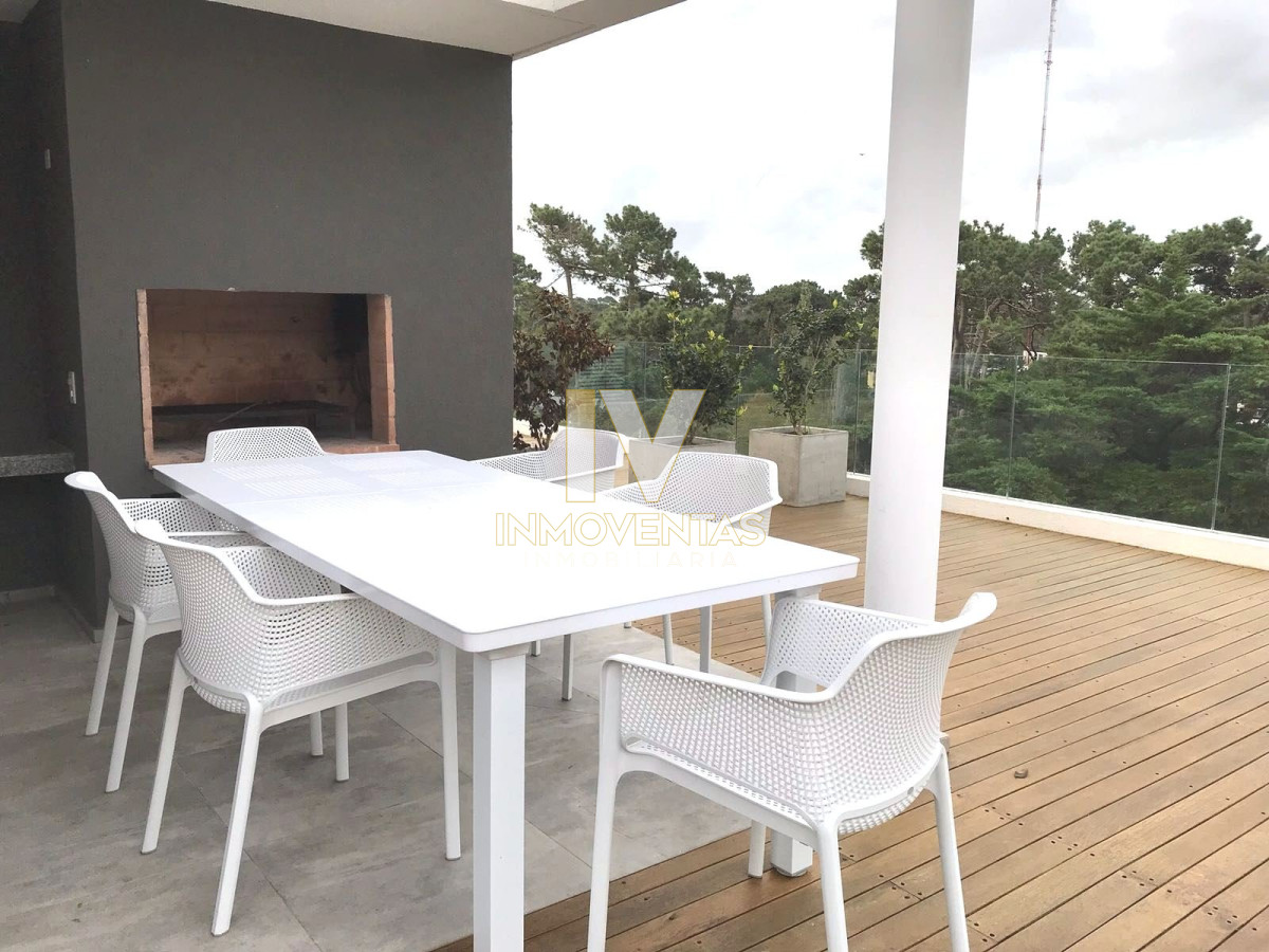 Apartamento ID.1336 - Moderno Apartamento de Dos Dormitorios con Balcón en Venta - Punta del Este