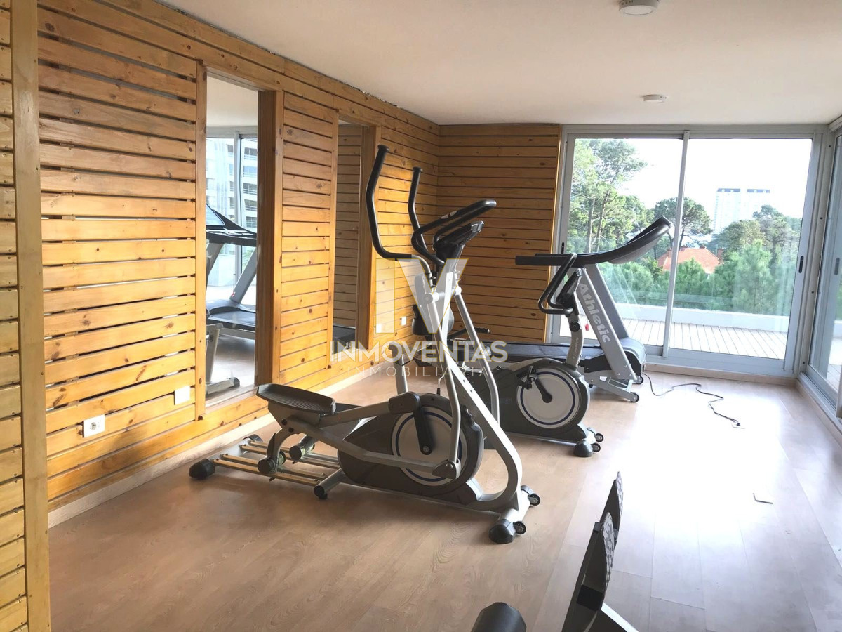 Apartamento ID.1336 - Moderno Apartamento de Dos Dormitorios con Balcón en Venta - Punta del Este