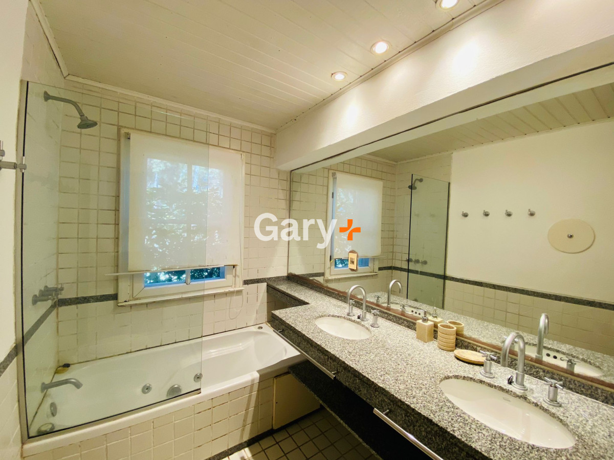 Casa ID.25795 - Casa en Venta Barrio Laguna Blanca Punta del Este Cuatro Dormitorios