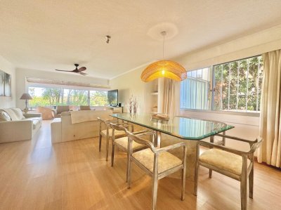 Mansa,primera línea, departamento de 3 dormitorios  - LAT3582A