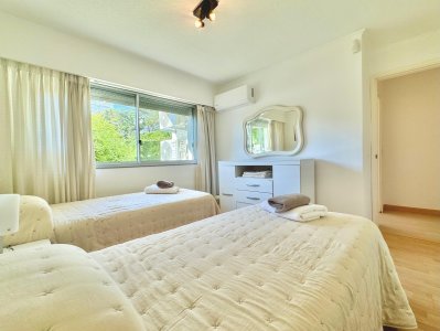 Mansa,primera línea, departamento de 3 dormitorios  - LAT3582A