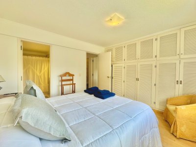 Mansa,primera línea, departamento de 3 dormitorios  - LAT3582A