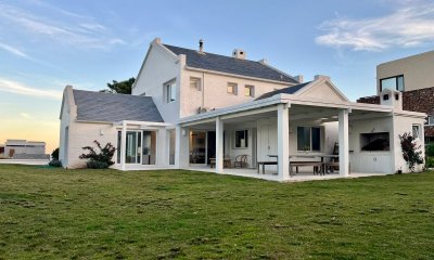 Casa en Laguna Blanca con gran vista al mar