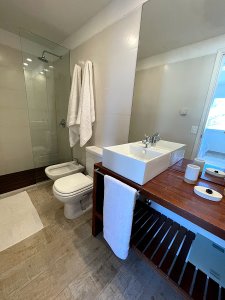 Alquiler cuatro dormitorios en suite en Manantiales - NDM7097A