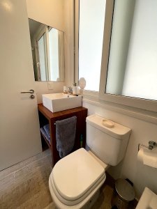 Alquiler cuatro dormitorios en suite en Manantiales - NDM7097A