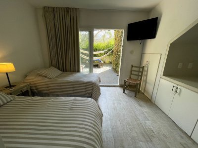 Alquiler cuatro dormitorios en suite en Manantiales - NDM7097A